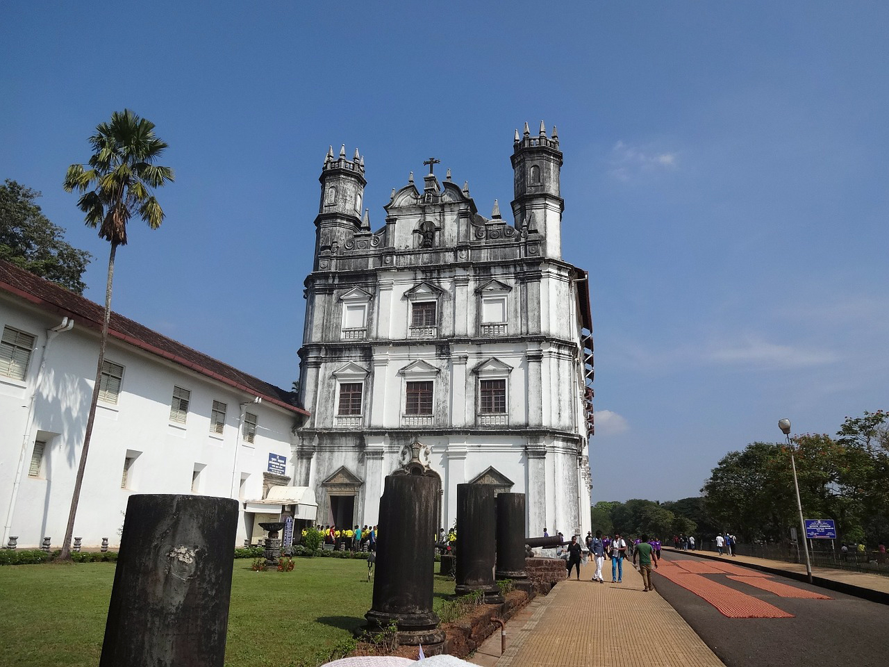 church-250243_1280-3.jpg